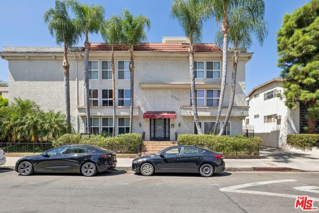 5301 Yarmouth Ave #11, Encino, CA 91316