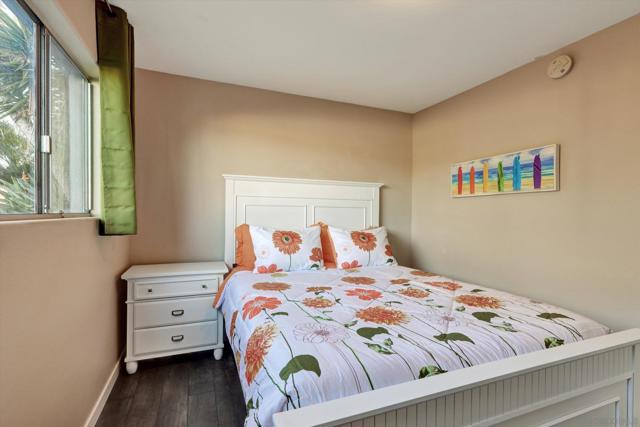 2002 Mendocino Blvd, San Diego CA: https://media.crmls.org/mediaz/e5247aad-d708-4297-9465-31c11d78739c.jpg