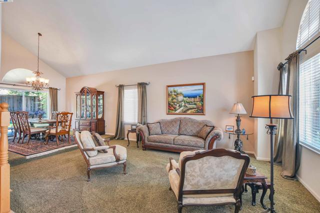 4528 Fallow Way, Antioch CA: https://media.crmls.org/mediaz/e5248f20-05fb-4904-9cca-8e9fccddb950.jpg