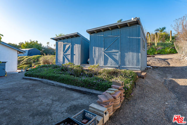 2212 Stacy Lane, Camarillo CA: https://media.crmls.org/mediaz/e524c9a9-42aa-4c98-95b7-2eca90e63344.jpg