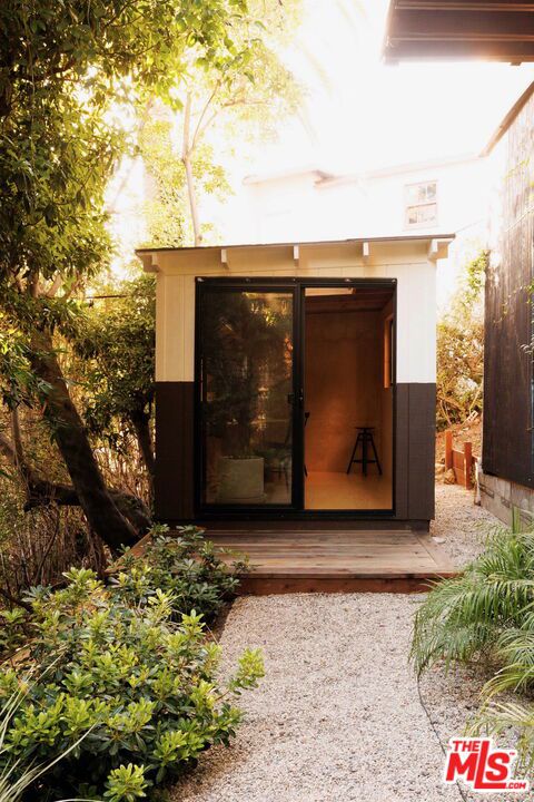 1 Bed Home for Sale in Los Angeles, California