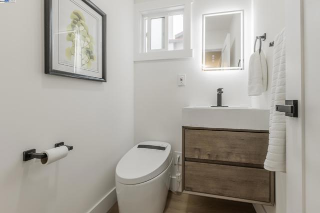 1568 Fallen Leaf Dr, Milpitas CA: https://media.crmls.org/mediaz/e524f658-9b76-4411-8815-f6c9c7021672.jpg