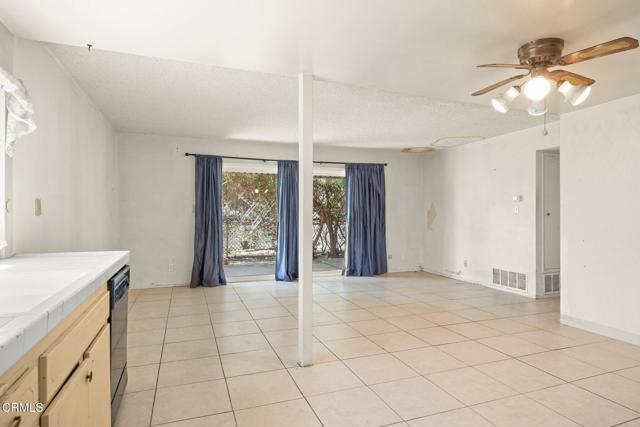 2575 Gayle Place, Simi Valley CA: https://media.crmls.org/mediaz/e5252488-b736-42b5-8b12-9c9667dc6348.jpg