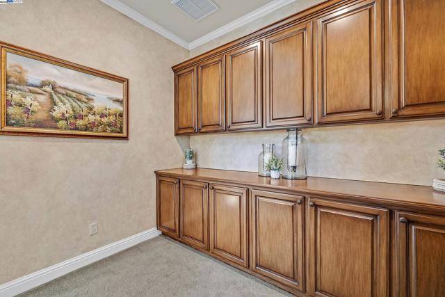 259 Alden Ln, Livermore CA: https://media.crmls.org/mediaz/e525f492-a33e-459f-958e-27d1ffa31e1b.jpg