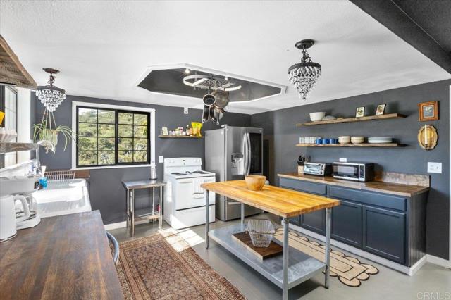 40707 Intrepid Rd, Hemet CA: https://media.crmls.org/mediaz/e526495e-af62-46e3-a50c-872c867123cb.jpg