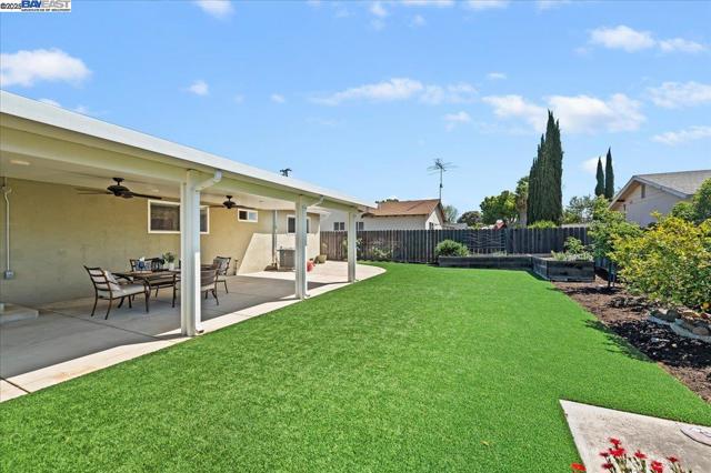 3947 Pestana Way, Livermore CA: https://media.crmls.org/mediaz/e5265986-360a-4f67-bf57-58045ba44d15.jpg