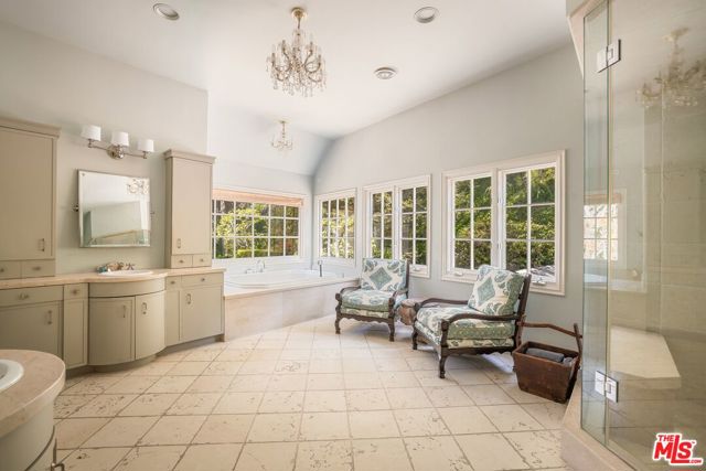 11982 Brentridge Lane, Los Angeles CA: https://media.crmls.org/mediaz/e52677b9-e3b6-4cd6-8f21-d5c569ec9bba.jpg