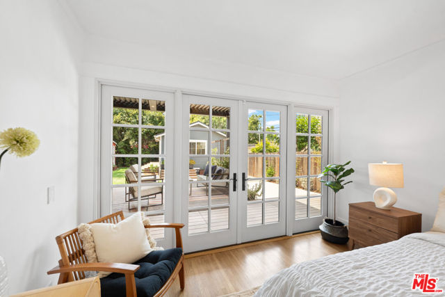 607 S Orange Drive, Los Angeles CA: https://media.crmls.org/mediaz/e5267cbb-9eca-451a-a0aa-dd8d43de2276.jpg