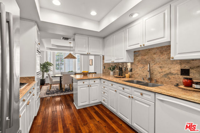575 S Barrington Avenue, Los Angeles CA: https://media.crmls.org/mediaz/e526af44-b84d-4513-9597-94d7bbef9989.jpg
