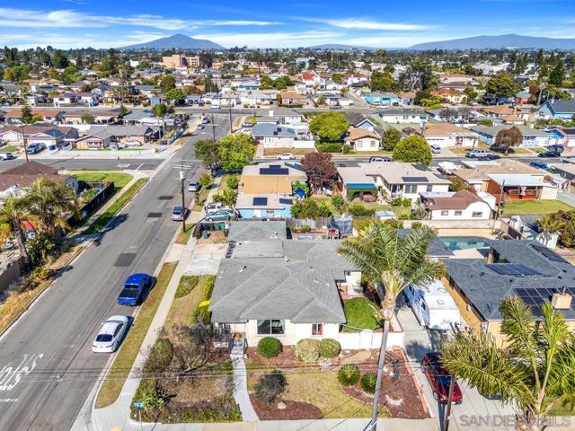 657 Fig St, Chula Vista CA: https://media.crmls.org/mediaz/e526da23-e821-438c-b9b2-2f0093654beb.jpg