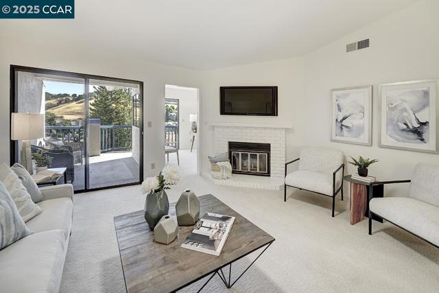 4243 Terra Granada Dr, Walnut Creek CA: https://media.crmls.org/mediaz/e5271453-8469-405e-b238-9517d754f13e.jpg