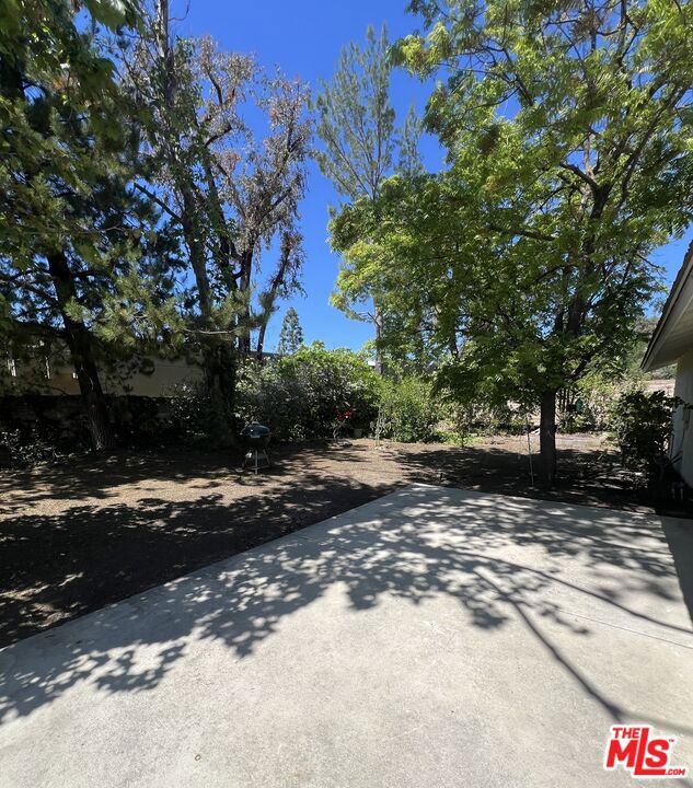 30872 Janlor Drive, Westlake Village CA: https://media.crmls.org/mediaz/e52714d6-c253-43b8-ab19-bc67588e96e1.jpg