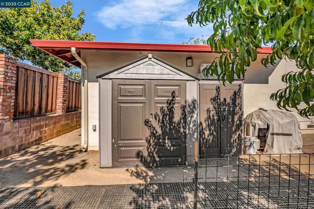 3412 Flamingo Dr, Concord CA: https://media.crmls.org/mediaz/e5273bf7-830f-435a-a0d4-c2f2096b480c.jpg