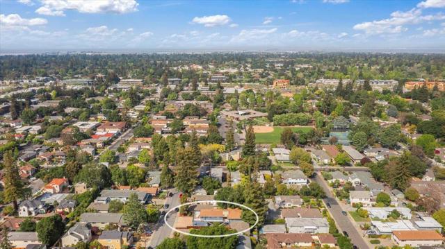 933 Florence Lane, Menlo Park CA: https://media.crmls.org/mediaz/e5278542-cd6b-43c0-9cfb-bca6281fa1d0.jpg