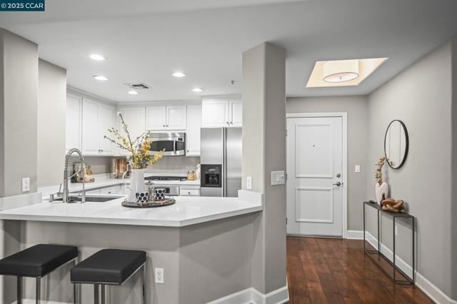 1800 Alma Ave, Walnut Creek CA: https://media.crmls.org/mediaz/e5281e70-19ab-4a3a-b575-f7677c28814c.jpg