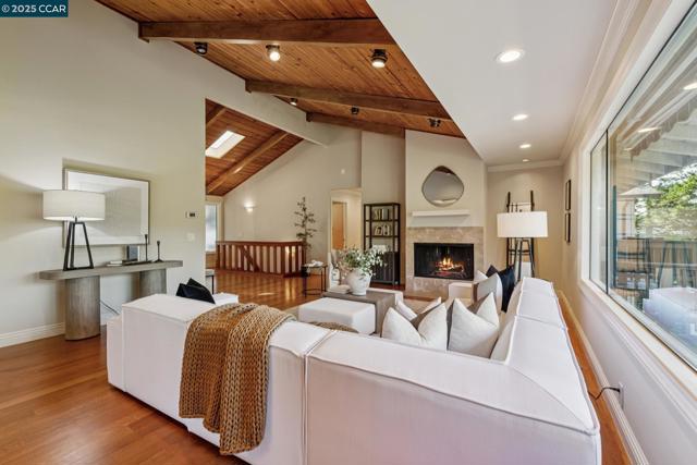 1149 Camino Vallecito, Lafayette CA: https://media.crmls.org/mediaz/e5282ef7-a3e2-4642-a3ae-d5d762f61da1.jpg