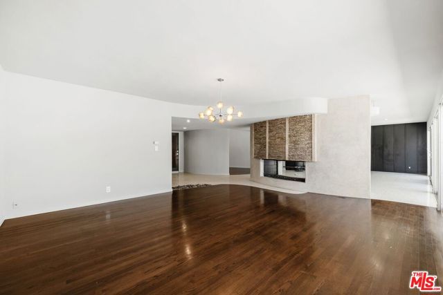 6616 Wooster Avenue, Los Angeles CA: https://media.crmls.org/mediaz/e5294a43-d822-47bf-b63f-20acd3a16882.jpg