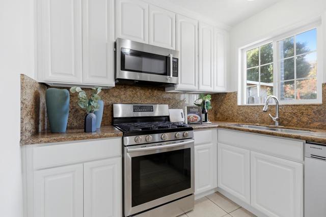 1183 Saratoga Avenue, East Palo Alto CA: https://media.crmls.org/mediaz/e529886f-d44f-434d-b0a5-78d61e5cecd9.jpg