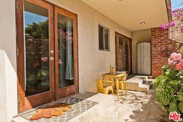 3804 Lenawee Avenue, Culver City CA: https://media.crmls.org/mediaz/e52a5d81-e263-4848-92a5-87bee93d7493.jpg