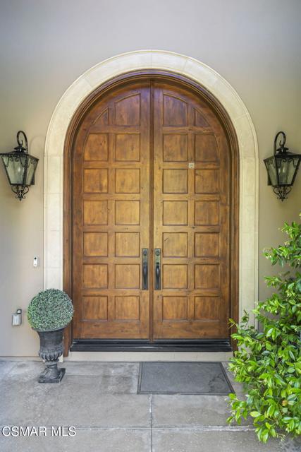 82 Queens Garden Drive, Thousand Oaks CA: https://media.crmls.org/mediaz/e52a737e-d915-41bc-be4d-4d92bdd8f538.jpg