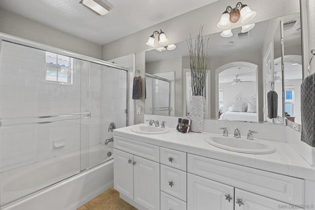 2641 Bellezza Dr, San Diego CA: https://media.crmls.org/mediaz/e52aaef3-89f6-465a-b2a9-ac421b8184aa.jpg