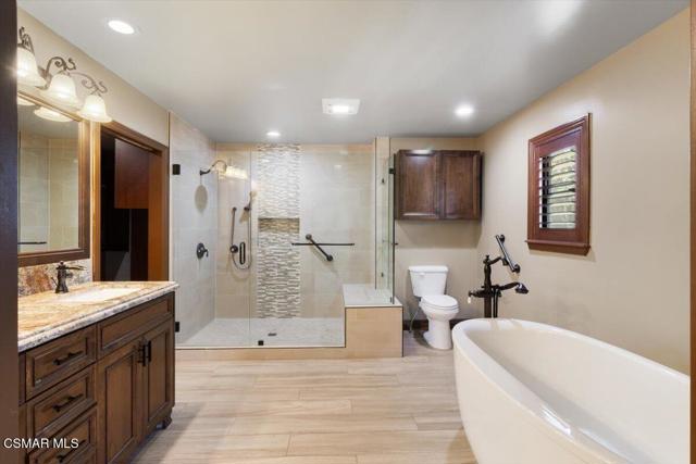 8445 Roseland Avenue, Moorpark CA: https://media.crmls.org/mediaz/e52b091d-5f3f-4627-b361-0364207ffef8.jpg