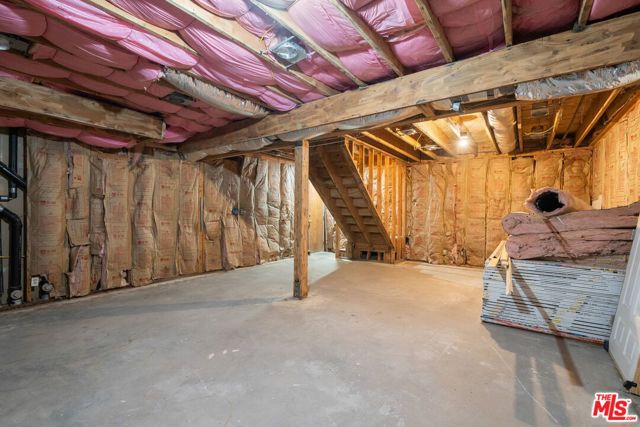 1037 H Lane, Big Bear City CA: https://media.crmls.org/mediaz/e52b6cf7-effa-4777-b35d-1decf037333e.jpg