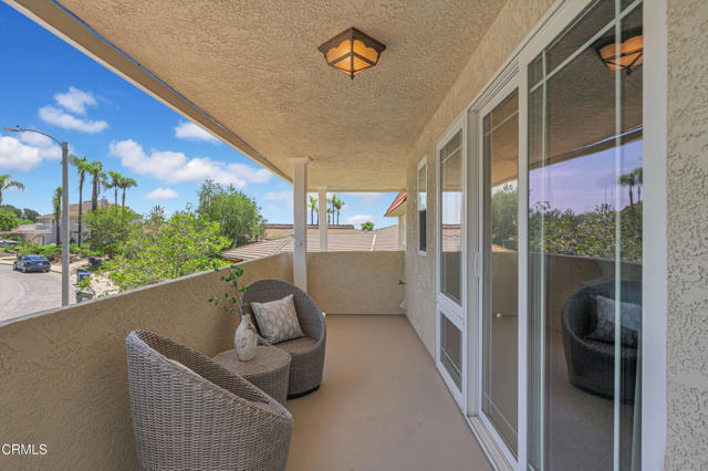 320 Starlane Drive, La Canada Flintridge CA: https://media.crmls.org/mediaz/e52c15b3-994b-4a10-b663-498ba86c095a.jpg