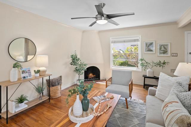 412 G Avenue, Coronado CA: https://media.crmls.org/mediaz/e52c308e-fa51-4817-90d0-61fe1b0f4aa9.jpg