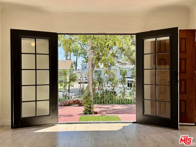 2927 S West View Street, Los Angeles CA: https://media.crmls.org/mediaz/e52c3aec-53b1-474f-b306-53cbfb274842.jpg