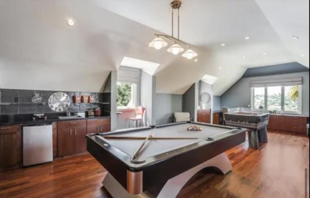 985 Woodview Place, San Jose CA: https://media.crmls.org/mediaz/e52c9446-4703-4698-b81b-8a9d18bb44fe.jpg