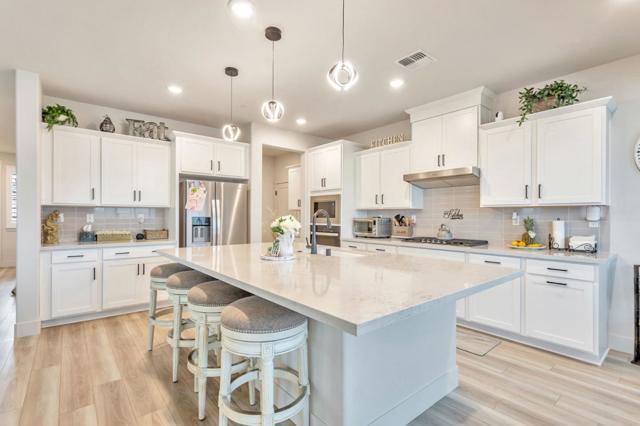 172 Vienna Way, Hollister CA: https://media.crmls.org/mediaz/e52cf3a3-8804-4419-a3b5-d6a1f79b61f2.jpg