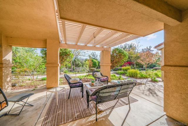 7102 Via Mariposa Norte, Bonsall CA: https://media.crmls.org/mediaz/e52cf653-a044-44f1-a872-7616705fb457.jpg