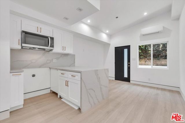 5561 1/2 El Canon Avenue, Woodland Hills CA: https://media.crmls.org/mediaz/e52cf66f-fec5-44db-bc21-23afc2f9b10a.jpg