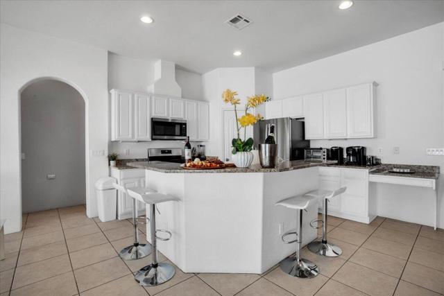 10748 Ocotillo Road, Desert Hot Springs CA: https://media.crmls.org/mediaz/e52d3cc3-47a4-49c4-b475-5678360a92e7.jpg