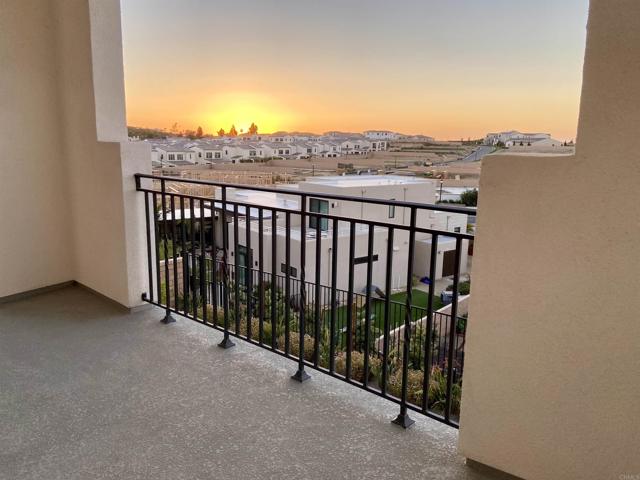 Detail Gallery Image 7 of 7 For 5350 Morning Sage Way, San Diego,  CA 92130 - 5 Beds | 5/1 Baths