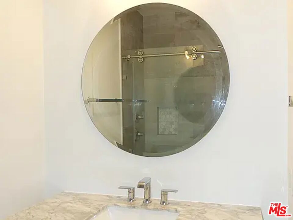 https://media.crmls.org/mediaz/e52db7e3-b2b4-49dd-8802-afdefb2230a8.jpg?preset=X-Large