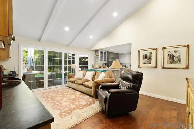 3868 Avenida Feliz, Rancho Santa Fe CA: https://media.crmls.org/mediaz/e52e2012-461c-46d1-bd35-a10e6bd38602.jpg