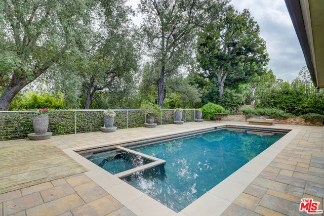 16314 Meadowridge Road, Encino CA: https://media.crmls.org/mediaz/e52e2bb4-e7a8-4a79-ab5b-82a209493507.jpg