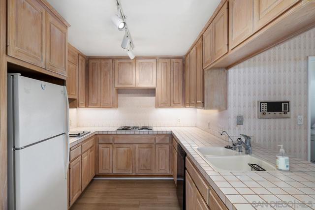 6371 Dwane Ave, San Diego CA: https://media.crmls.org/mediaz/e52e50eb-337b-48f6-887b-2648b8916c50.jpg