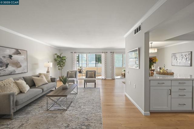 2000 Golden Rain Road, Walnut Creek CA: https://media.crmls.org/mediaz/e52ee8b5-b08f-4aad-a4ec-2231dec4d3e8.jpg