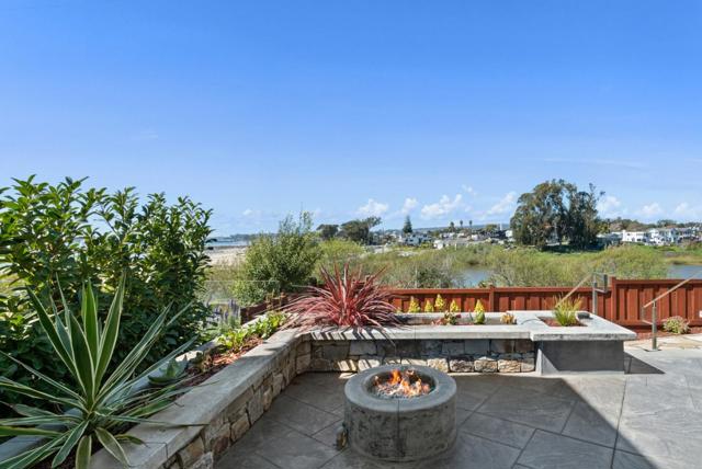 2974 E Cliff Drive, Santa Cruz CA: https://media.crmls.org/mediaz/e52f4ec6-d410-4d74-b5bd-6eba1b070a10.jpg