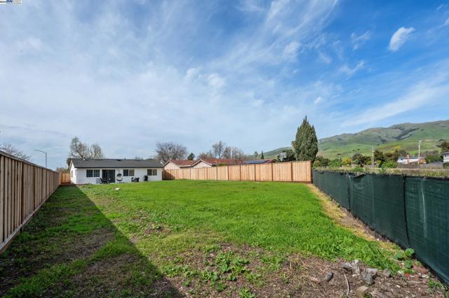 1300 Cirolero St, Milpitas CA: https://media.crmls.org/mediaz/e52f5349-98da-416f-bf17-93b7588ba486.jpg