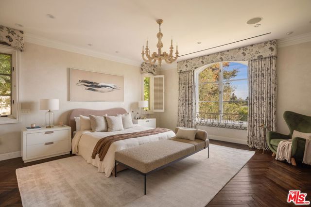 5 Bed Home for Sale in Los Angeles, California