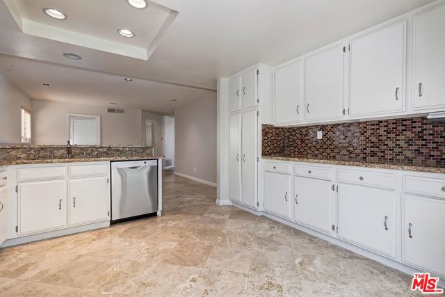 26816 Cactus Trail, Agoura Hills CA: https://media.crmls.org/mediaz/e53027bf-f2e2-4423-8fe5-2c683862d7e5.jpg