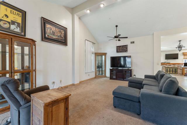 2901 Larkspur Dr., Antioch CA: https://media.crmls.org/mediaz/e5304bb3-de73-473d-9873-33cfffc534d2.jpg