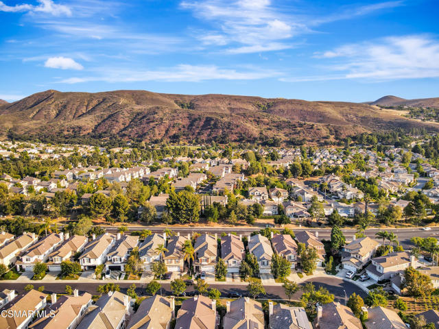 3044 Ferncrest Place, Thousand Oaks CA: https://media.crmls.org/mediaz/e5314402-7dc7-4060-bcf0-1f9f20bfbd5b.jpg
