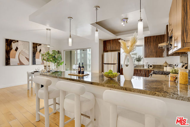 1529 S Westgate Avenue, Los Angeles CA: https://media.crmls.org/mediaz/e531ac49-4a7d-4847-87b6-b40e0ed4b925.jpg