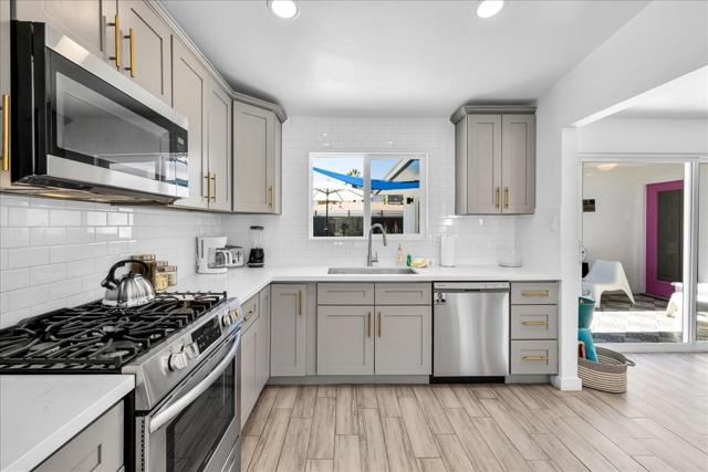 963 S Paseo Caroleta, Palm Springs CA: https://media.crmls.org/mediaz/e5322cfa-ecd5-4259-9ea5-4571c84c3030.jpg