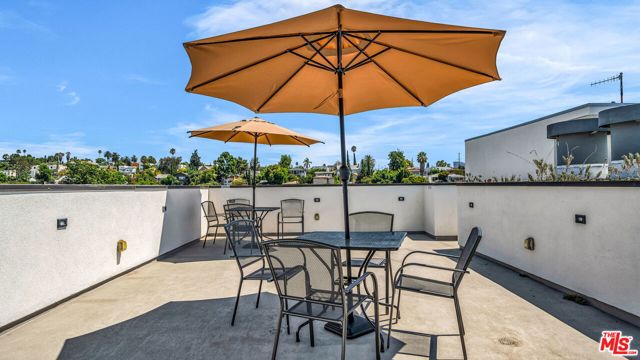 627 N Dillon Street, Los Angeles CA: https://media.crmls.org/mediaz/e532c7bb-b915-4731-b01a-97b0a842924d.jpg